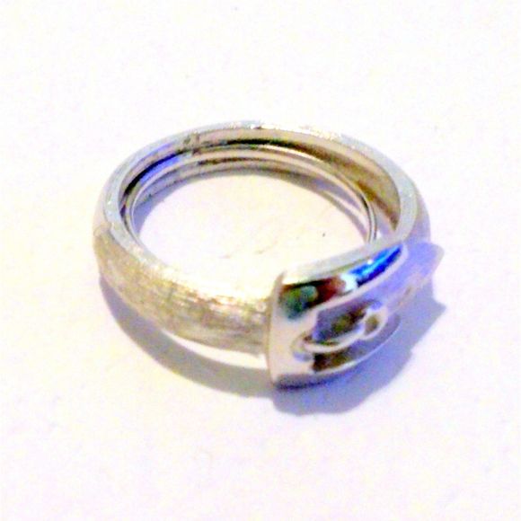 Vintage Avon Tailored Buckle 1970's Silver Tone Ring - Picture 2 of 3